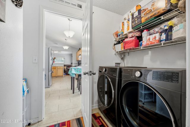 1663 E JAYHAWK Lane E, Jacksonville, FL 32221