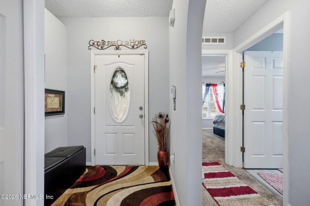 1663 E JAYHAWK Lane E, Jacksonville, FL 32221