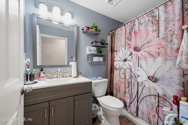 1663 E JAYHAWK Lane E, Jacksonville, FL 32221