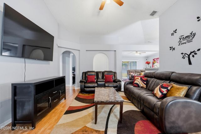 1663 E JAYHAWK Lane E, Jacksonville, FL 32221