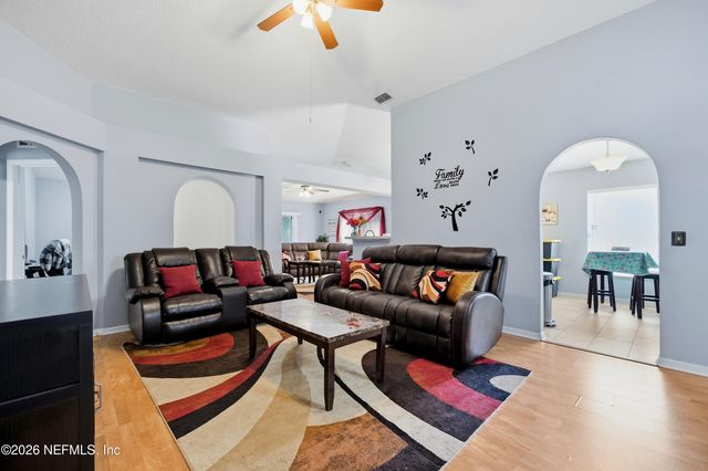 1663 E JAYHAWK Lane E, Jacksonville, FL 32221