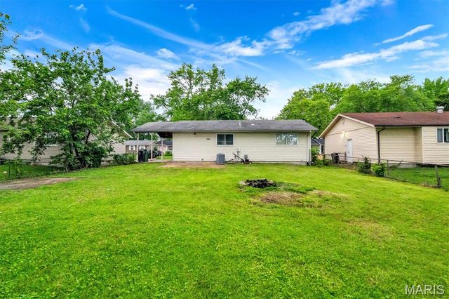 2916 Oriental Drive, Florissant, MO 63031