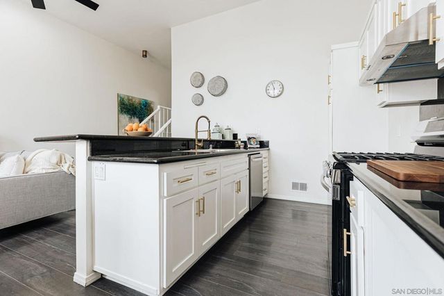 4652 Don Lorenzo Dr A, Los Angeles, CA 90008