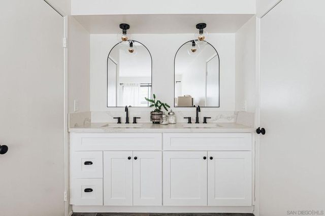 4652 Don Lorenzo Dr A, Los Angeles, CA 90008