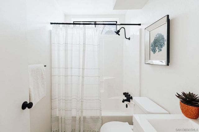 4652 Don Lorenzo Dr A, Los Angeles, CA 90008