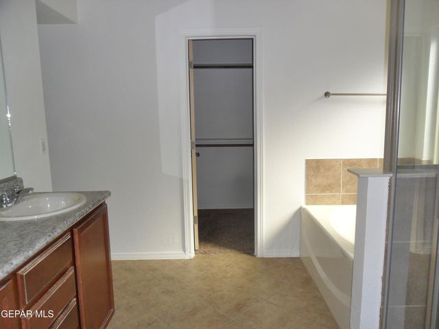 13864 HOLLYWOOD Drive, Horizon City, TX 79928