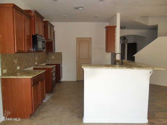 13864 HOLLYWOOD Drive, Horizon City, TX 79928