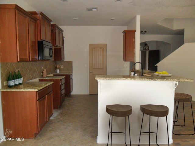 13864 HOLLYWOOD Drive, Horizon City, TX 79928