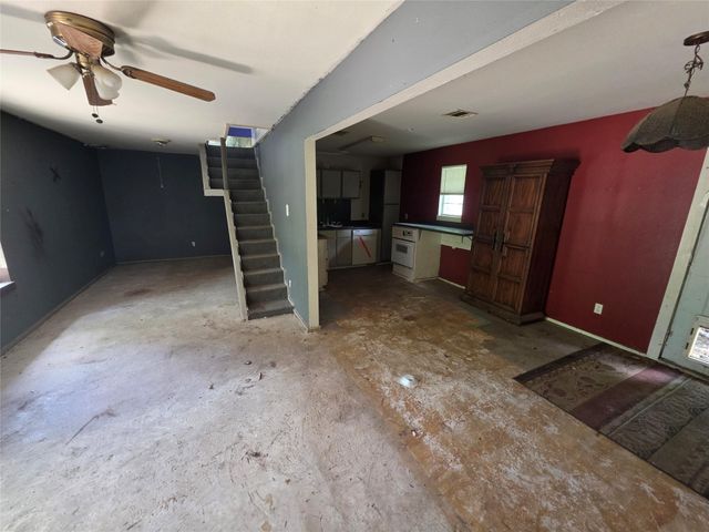 12222 Oak Hollow Lane, Pinehurst, TX 77362