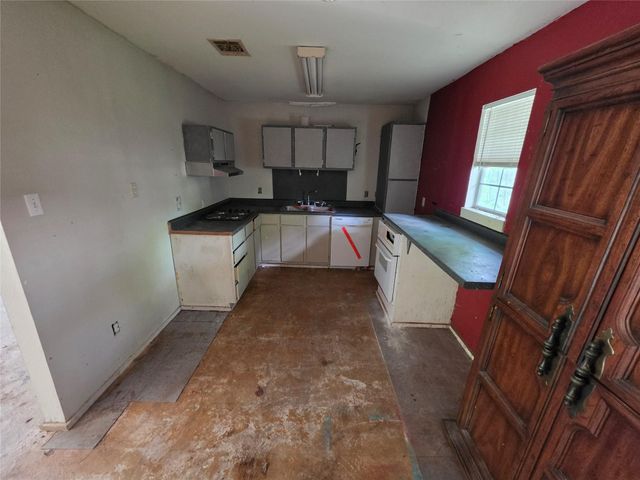 12222 Oak Hollow Lane, Pinehurst, TX 77362