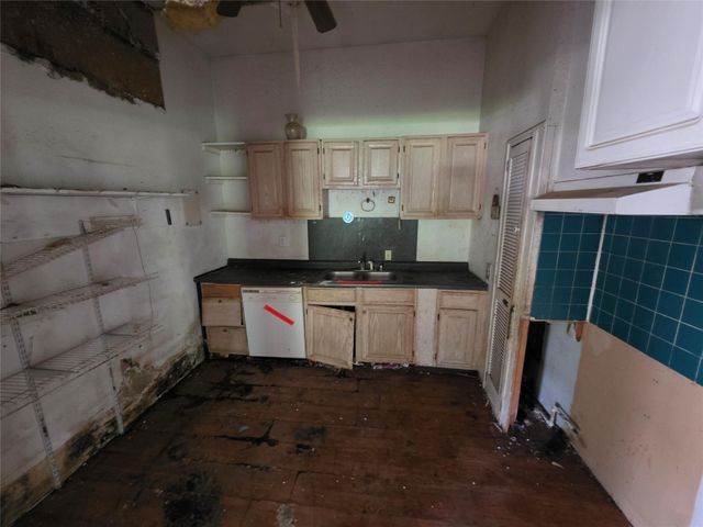 12222 Oak Hollow Lane, Pinehurst, TX 77362