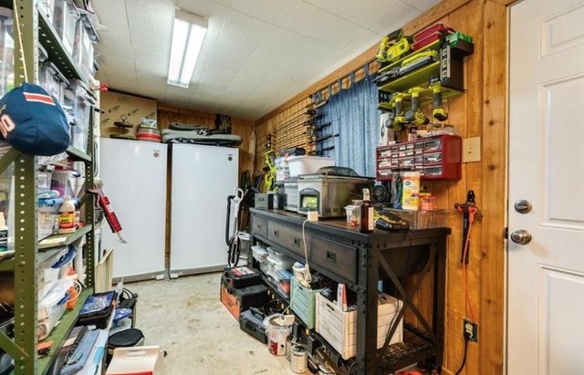 131 Bastrop Bayou Drive, Angleton, TX 77515