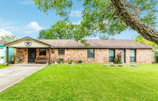 131 Bastrop Bayou Drive, Angleton, TX 77515