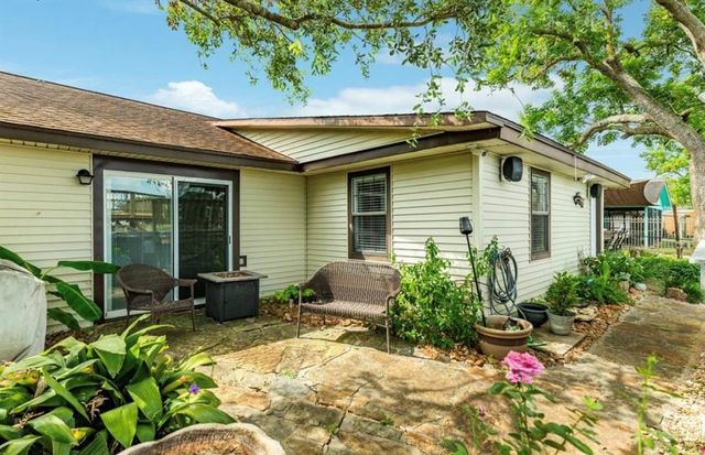 131 Bastrop Bayou Drive, Angleton, TX 77515