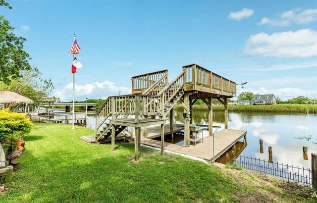 131 Bastrop Bayou Drive, Angleton, TX 77515