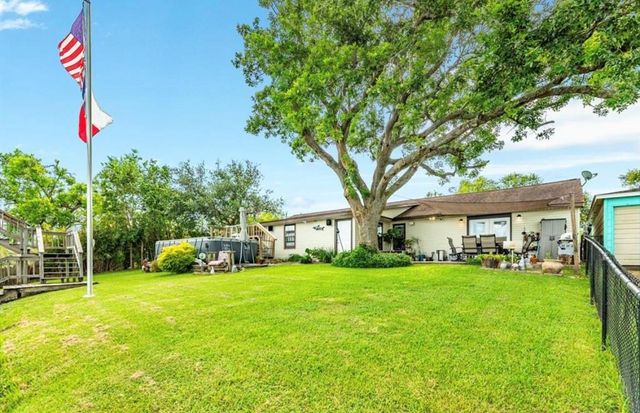 131 Bastrop Bayou Drive, Angleton, TX 77515