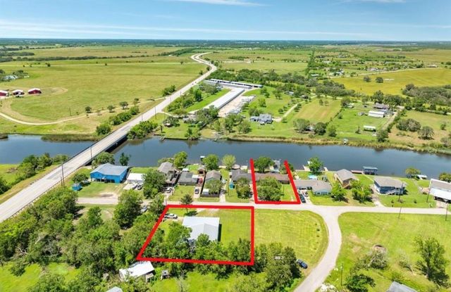 131 Bastrop Bayou Drive, Angleton, TX 77515