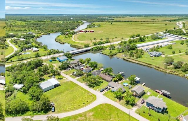 131 Bastrop Bayou Drive, Angleton, TX 77515