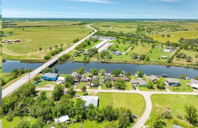 131 Bastrop Bayou Drive, Angleton, TX 77515