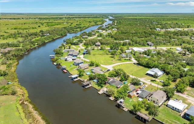 131 Bastrop Bayou Drive, Angleton, TX 77515