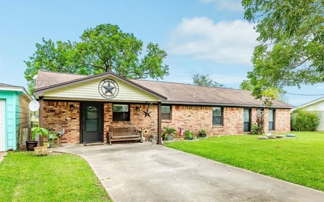131 Bastrop Bayou Drive, Angleton, TX 77515