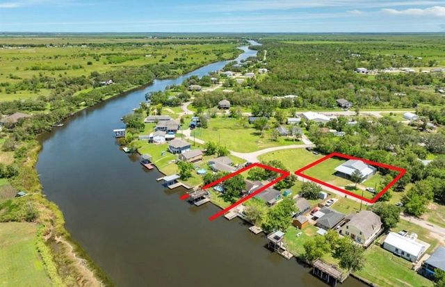 131 Bastrop Bayou Drive, Angleton, TX 77515