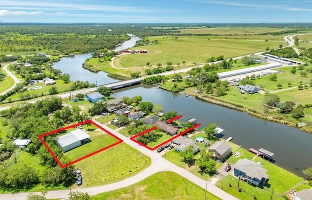 131 Bastrop Bayou Drive, Angleton, TX 77515