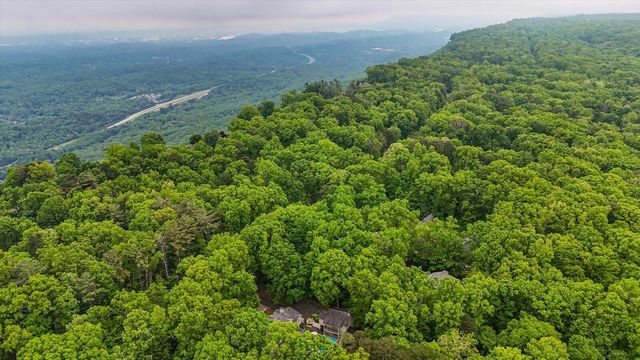 6301 Forest Park Drive, Signal Mountain, TN 37377