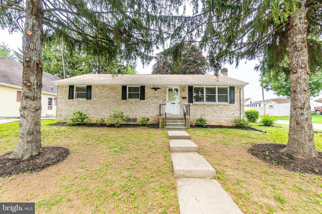575 GRANT DR, Hanover, PA 17331