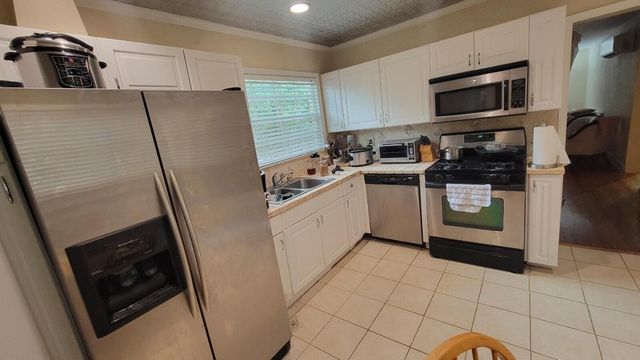 842 Selkirk Street, West Palm Beach, FL 33405