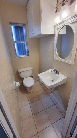 842 Selkirk Street, West Palm Beach, FL 33405