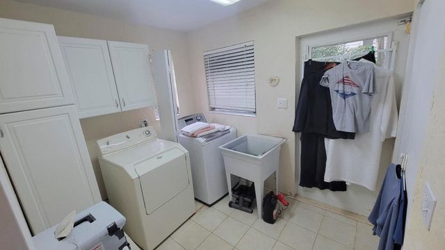 842 Selkirk Street, West Palm Beach, FL 33405