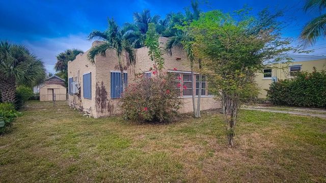 842 Selkirk Street, West Palm Beach, FL 33405