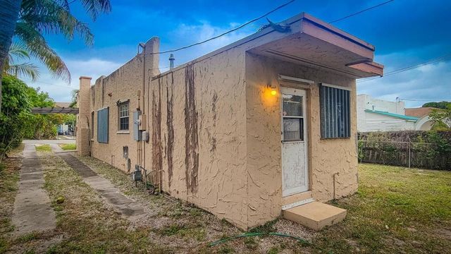 842 Selkirk Street, West Palm Beach, FL 33405