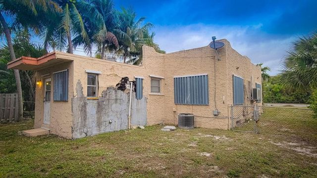 842 Selkirk Street, West Palm Beach, FL 33405