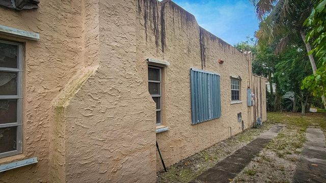 842 Selkirk Street, West Palm Beach, FL 33405