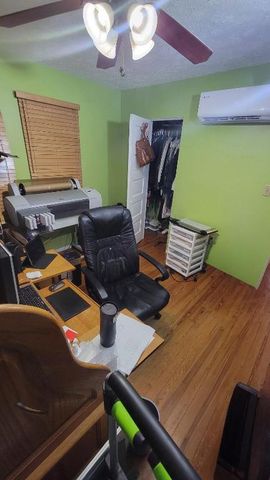 842 Selkirk Street, West Palm Beach, FL 33405