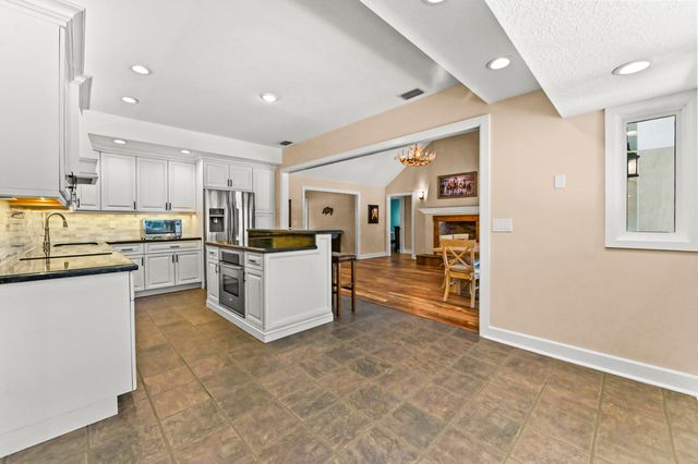 5703 Lago Del Sol Drive, Lake Worth, FL 33449