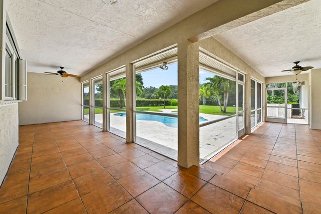 5703 Lago Del Sol Drive, Lake Worth, FL 33449
