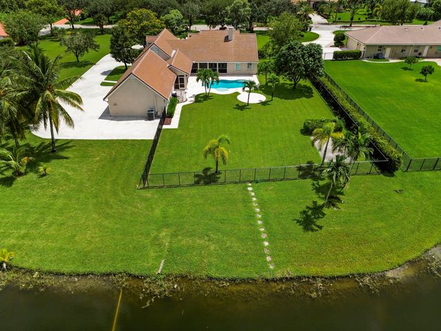 5703 Lago Del Sol Drive, Lake Worth, FL 33449