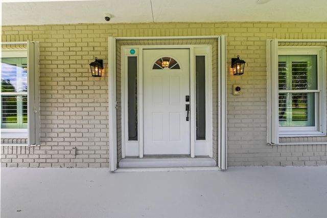 5703 Lago Del Sol Drive, Lake Worth, FL 33449