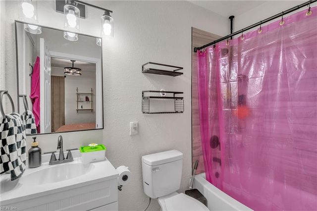 222 Division ST N, Suffolk, VA 23434