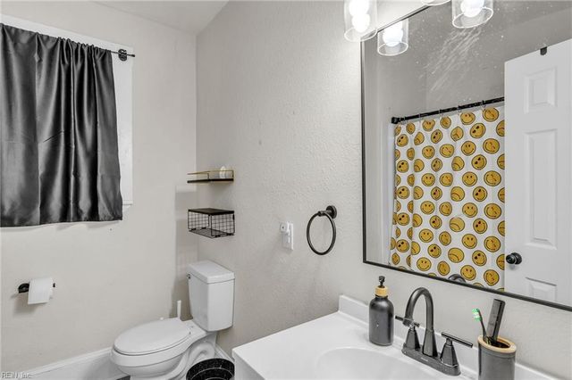 222 Division ST N, Suffolk, VA 23434