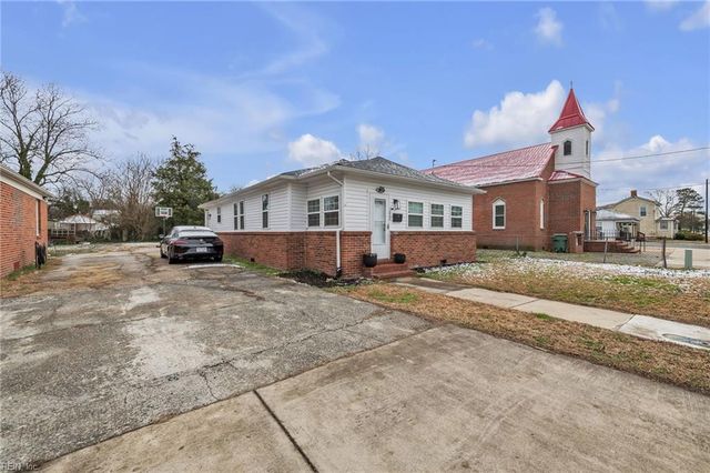 222 Division ST N, Suffolk, VA 23434