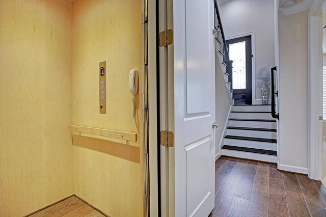 839 Dunleigh Meadows Lane, Houston, TX 77055