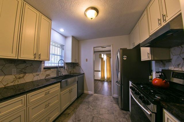 8435 Sterlingshire Street, Houston, TX 77078