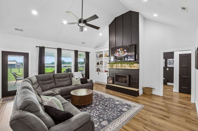 426 Maple Bend Rd, Winchester, TN 37398
