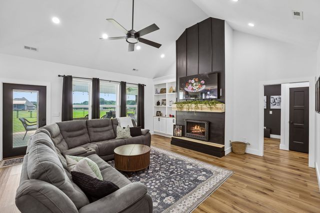 426 Maple Bend Rd, Winchester, TN 37398