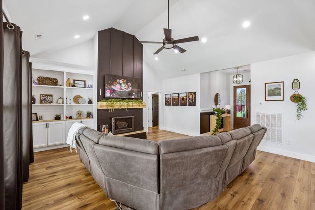 426 Maple Bend Rd, Winchester, TN 37398