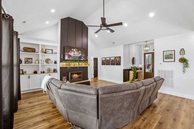 426 Maple Bend Rd, Winchester, TN 37398